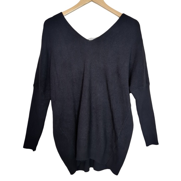 Frank Lyman V-neck Thigh-length Pullover Sweater - Picture 4 of 13